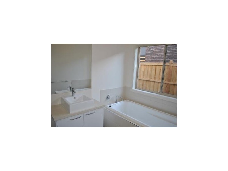 12 Heatherbell Avenue, Point Cook VIC 3030