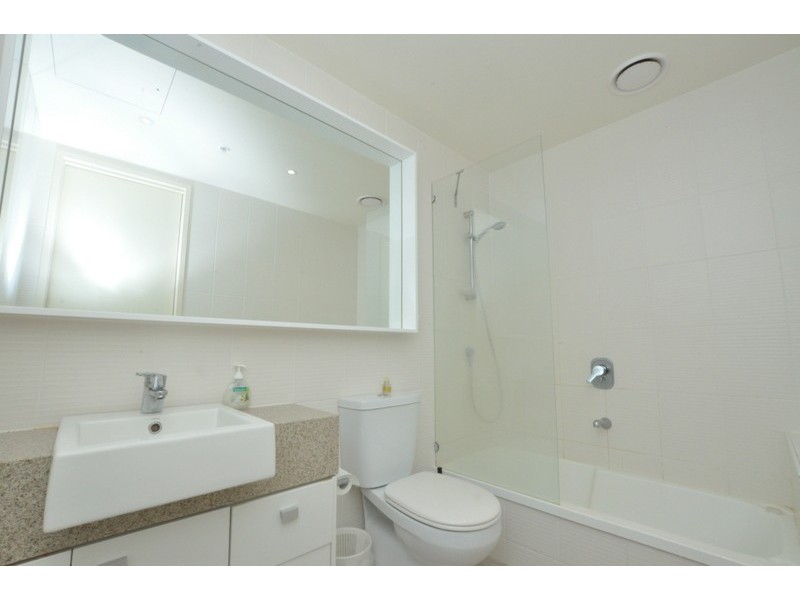 REF 090107/180 City Road, Southbank VIC 3006