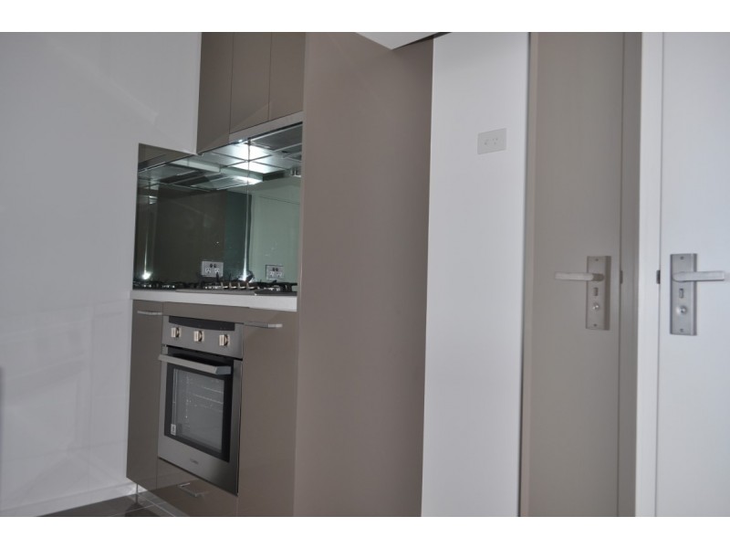 REF 102305/241 City Road, Southbank VIC 3006