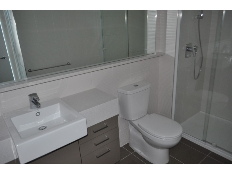 REF 102305/241 City Road, Southbank VIC 3006