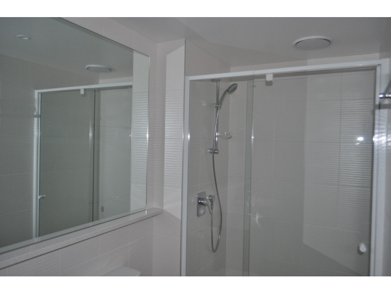 REF 102305/241 City Road, Southbank VIC 3006