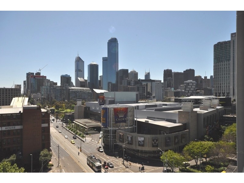 REF 102300/63 Whiteman Street, Southbank VIC 3006
