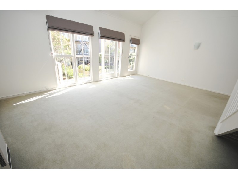 REF 110100/30 Miles Street, Southbank VIC 3006