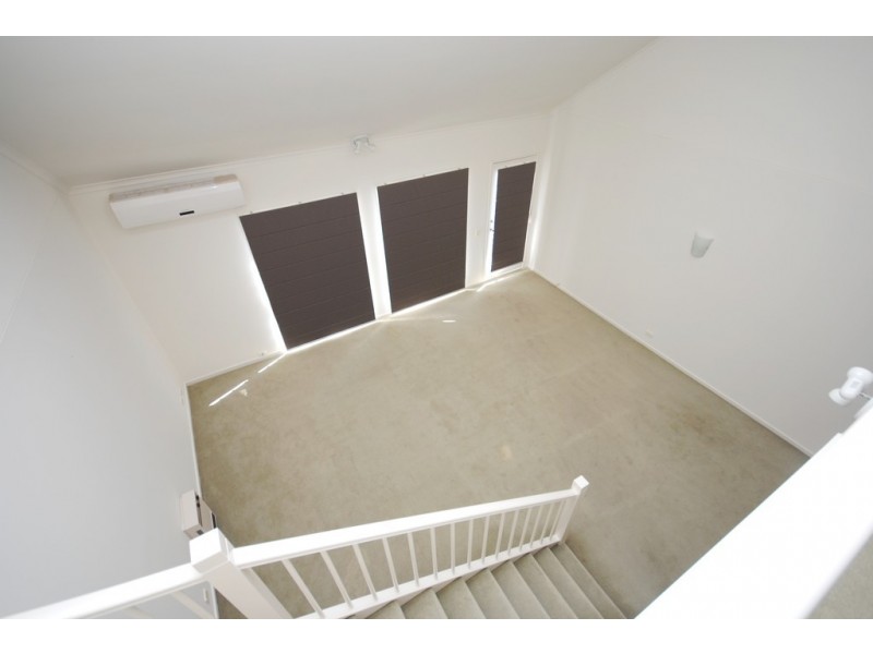 REF 110100/30 Miles Street, Southbank VIC 3006