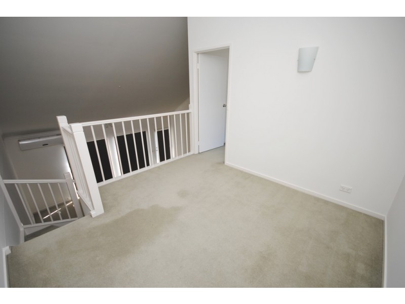 REF 110100/30 Miles Street, Southbank VIC 3006