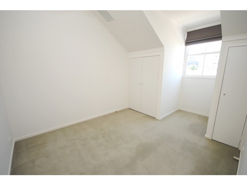 REF 110100/30 Miles Street, Southbank VIC 3006