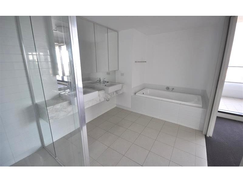 3301/100 Harbour Esplanade, Docklands VIC 3008