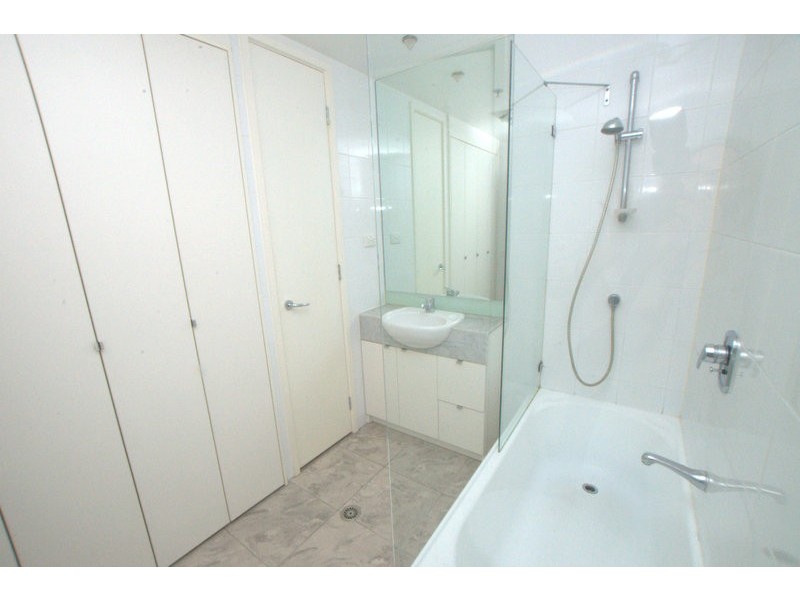 REF 110127/173 City Road, Southbank VIC 3006