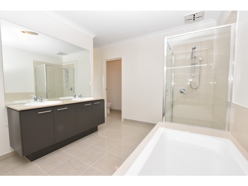 17 Grasso Avenue, Point Cook VIC 3030