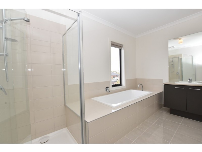 17 Grasso Avenue, Point Cook VIC 3030