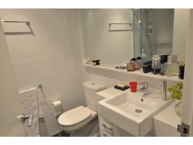 REF 110210/118 Kavanagh Street, Southbank VIC 3006