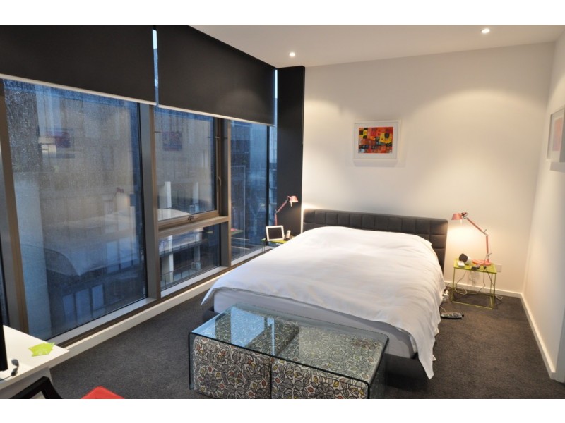 REF 110210/118 Kavanagh Street, Southbank VIC 3006