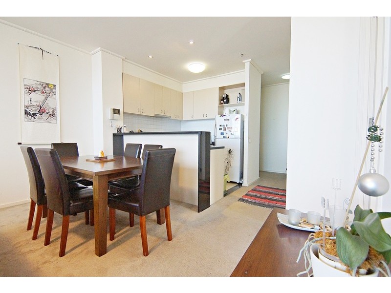 REF 110342/83 Whiteman Street, Southbank VIC 3006