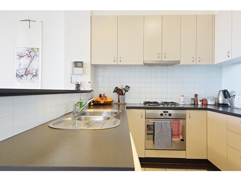 REF 110342/83 Whiteman Street, Southbank VIC 3006