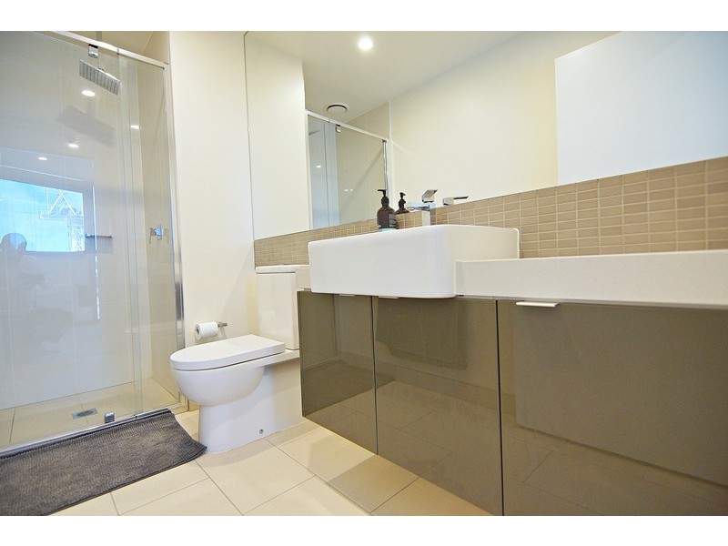 REF 102404/33 Clarke Street, Southbank VIC 3006