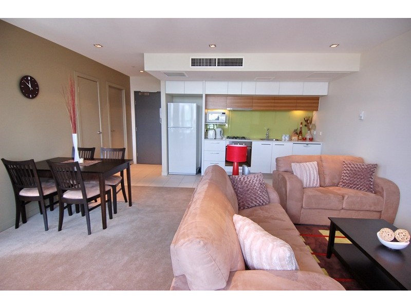 1814/100 Harbour Esplanade, Docklands VIC 3008