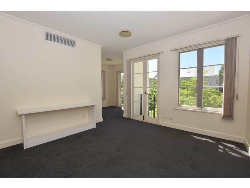 3/2 Wellington Crescent, East Melbourne VIC 3002