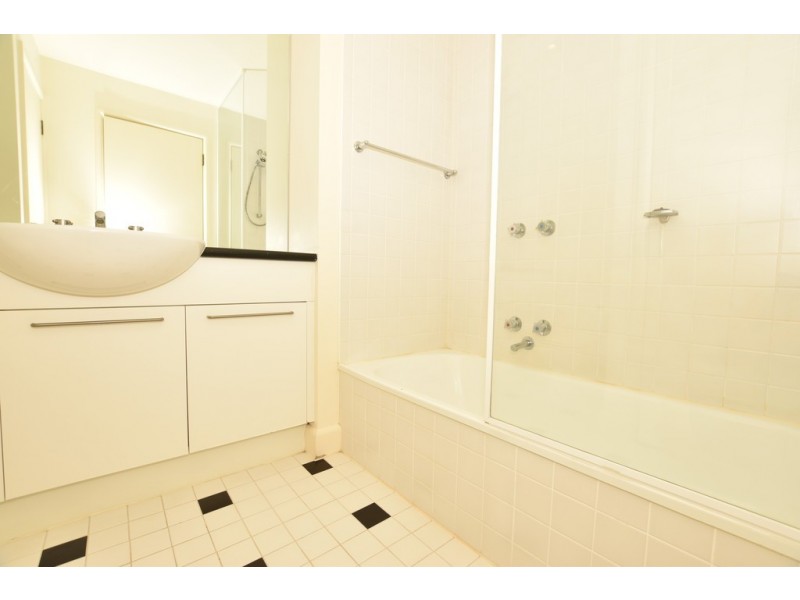 3/2 Wellington Crescent, East Melbourne VIC 3002