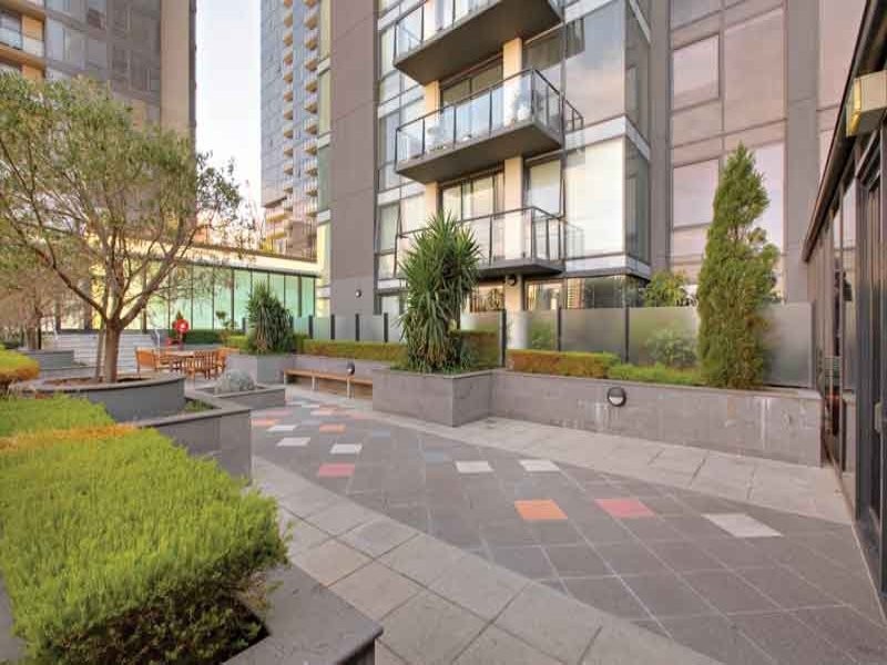 REF 111376/100 Kavanagh Street, Southbank VIC 3006