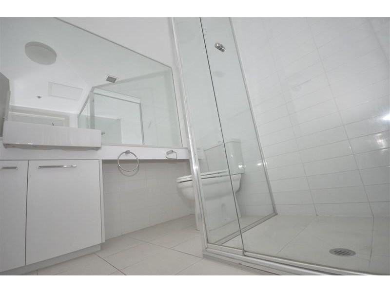 1005/100 Harbour Esplanade, Docklands VIC 3008