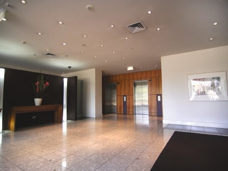 REF 111693/99 Whiteman Street, Southbank VIC 3006