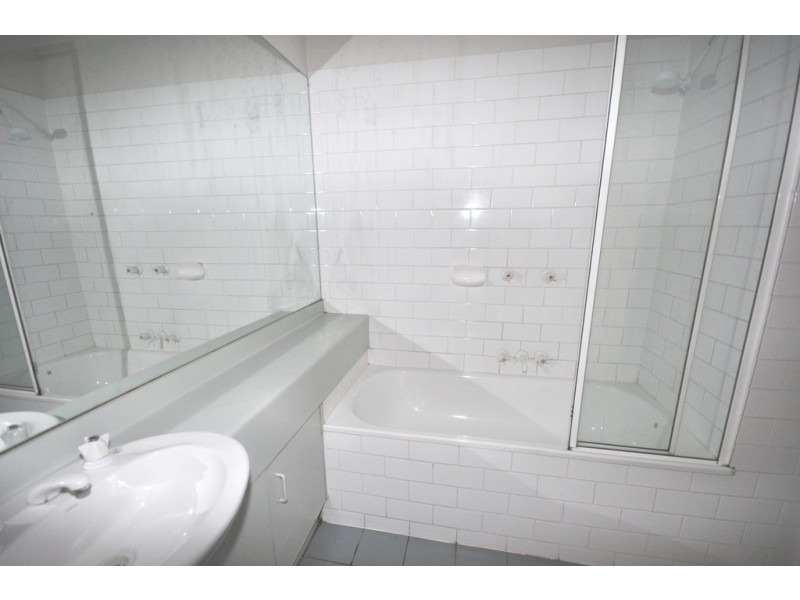 REF 11205/89 Dodds Street, Southbank VIC 3006