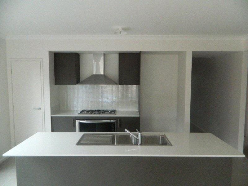 8 McKeown Avenue, Williams Landing VIC 3027