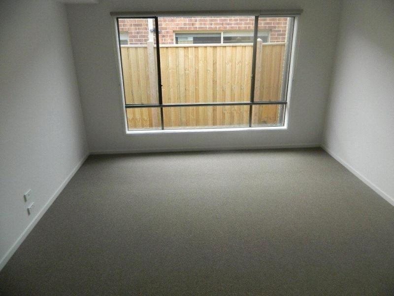 8 McKeown Avenue, Williams Landing VIC 3027