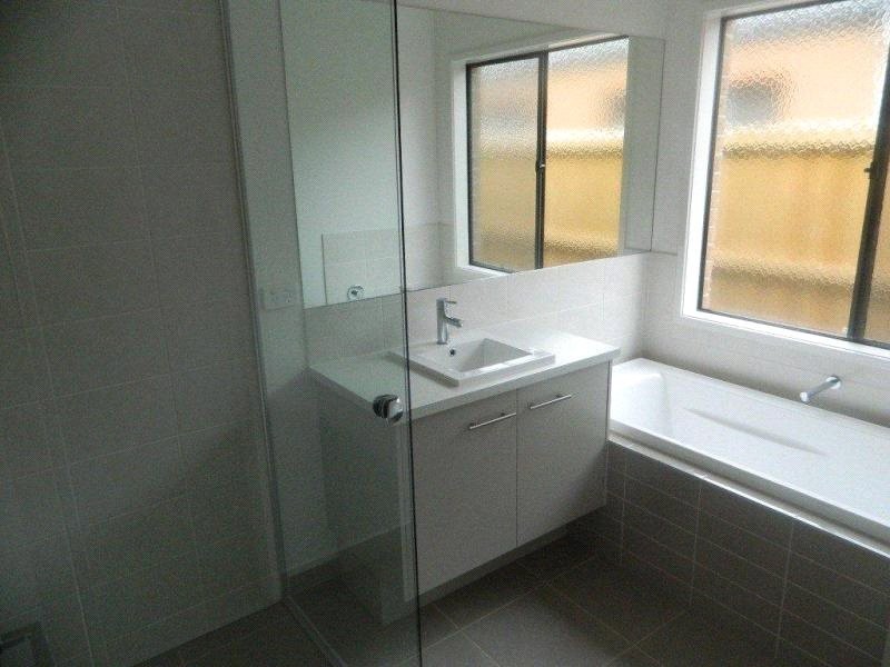 8 McKeown Avenue, Williams Landing VIC 3027