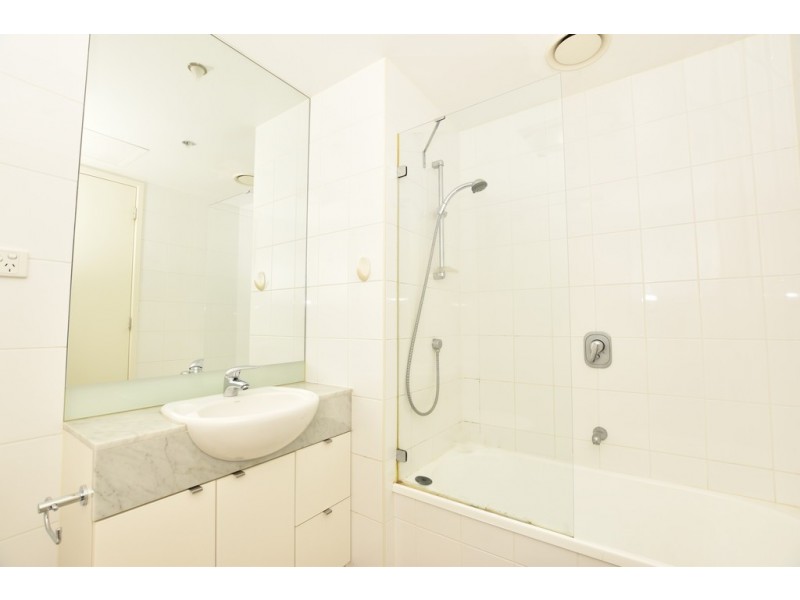 REF 112272/183 City Road, Southbank VIC 3006