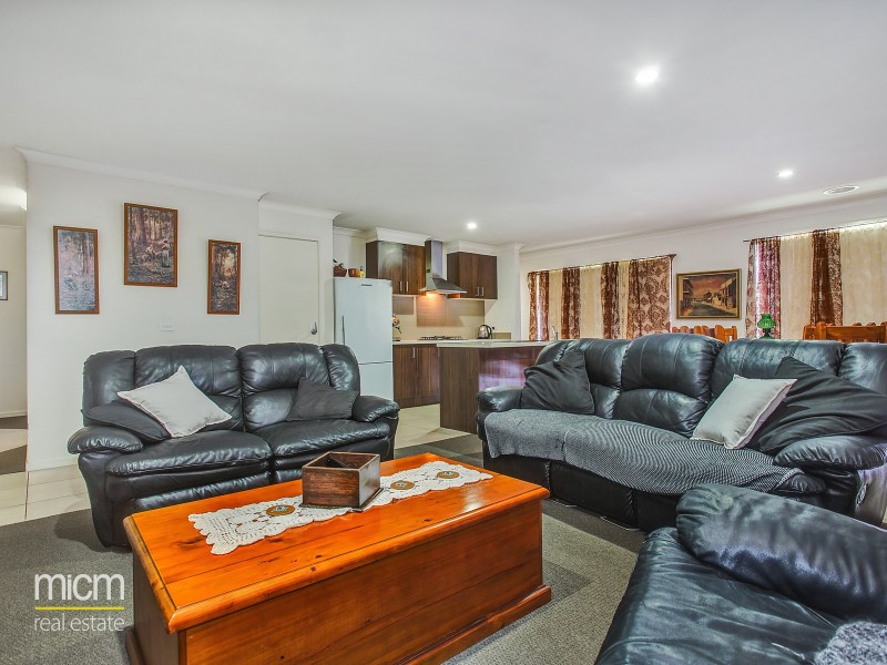 35 Martaban Crescent, Point Cook VIC 3030