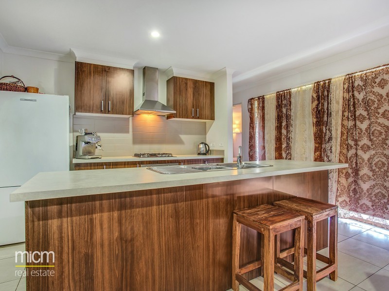 35 Martaban Crescent, Point Cook VIC 3030