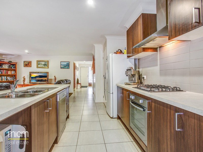 35 Martaban Crescent, Point Cook VIC 3030