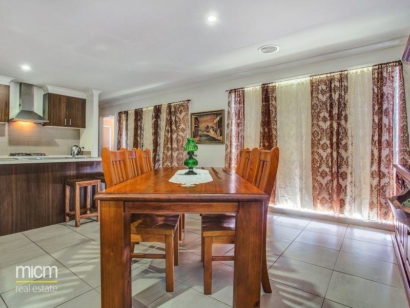 35 Martaban Crescent, Point Cook VIC 3030