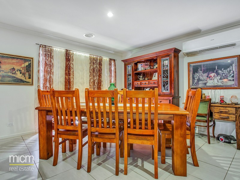 35 Martaban Crescent, Point Cook VIC 3030