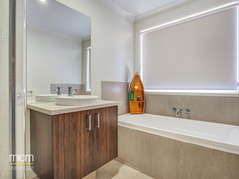 35 Martaban Crescent, Point Cook VIC 3030