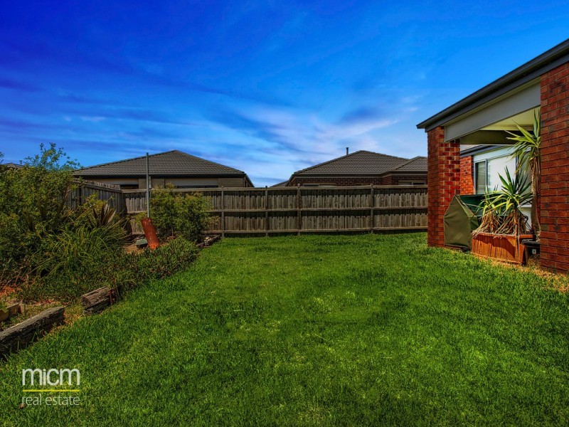 35 Martaban Crescent, Point Cook VIC 3030