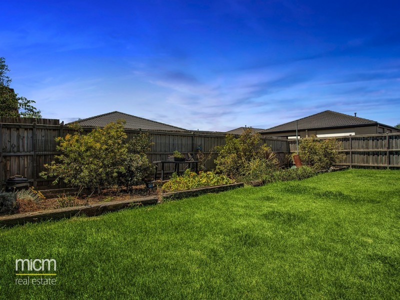 35 Martaban Crescent, Point Cook VIC 3030