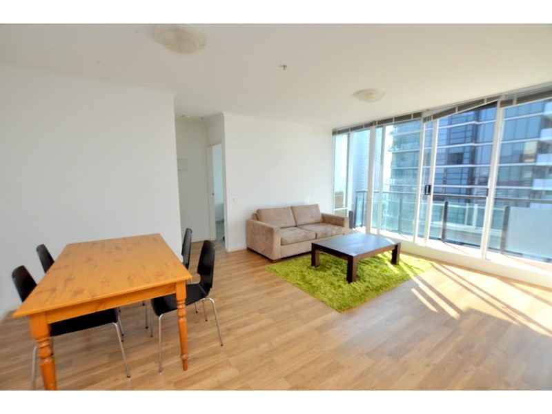 REF 112401/79 Whiteman Street, Southbank VIC 3006