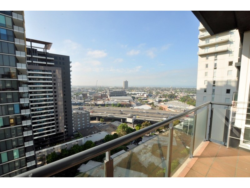 REF 112401/79 Whiteman Street, Southbank VIC 3006