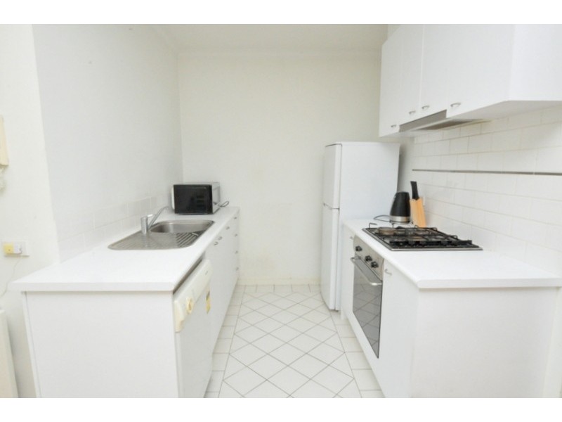 REF 112401/79 Whiteman Street, Southbank VIC 3006