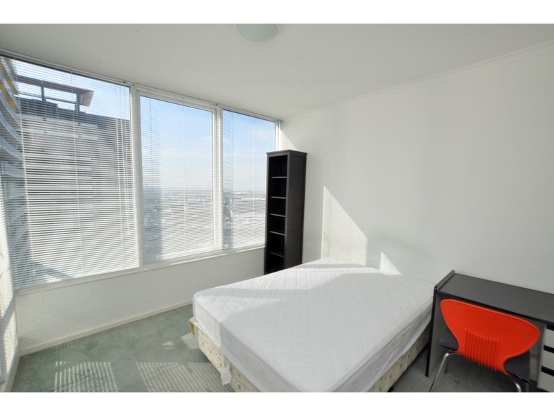 REF 112401/79 Whiteman Street, Southbank VIC 3006