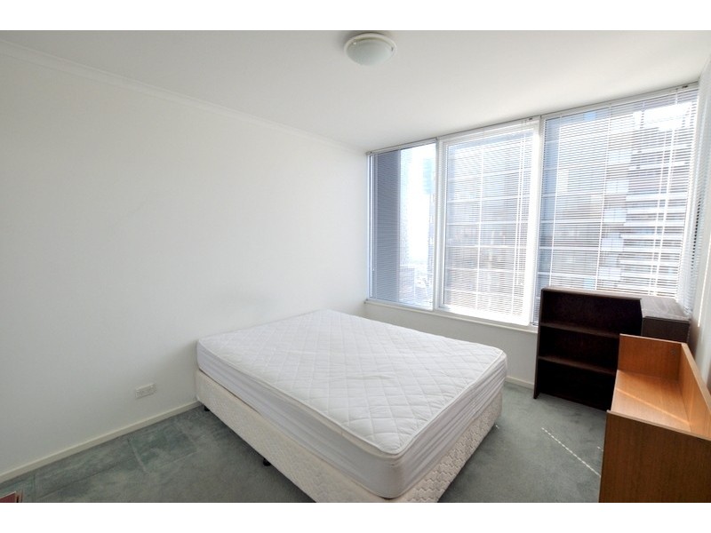 REF 112401/79 Whiteman Street, Southbank VIC 3006