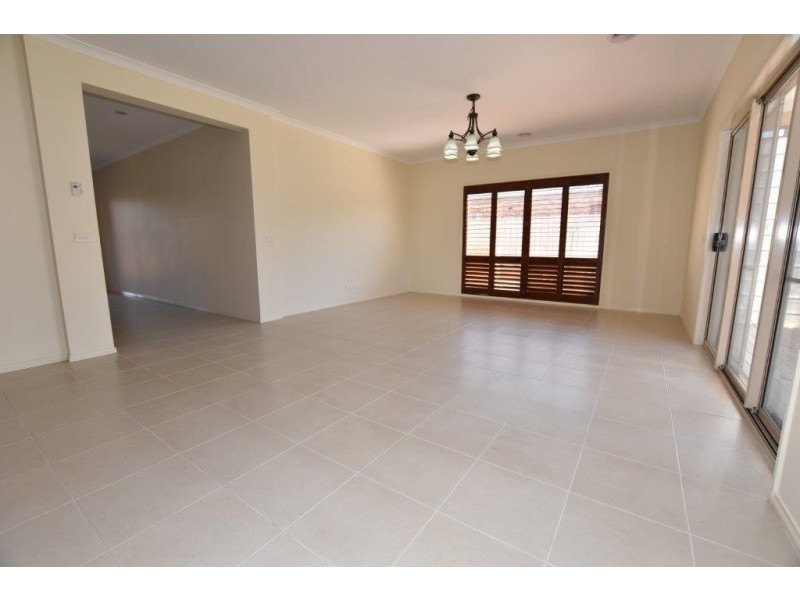 31 Whitetop Drive, Point Cook VIC 3030