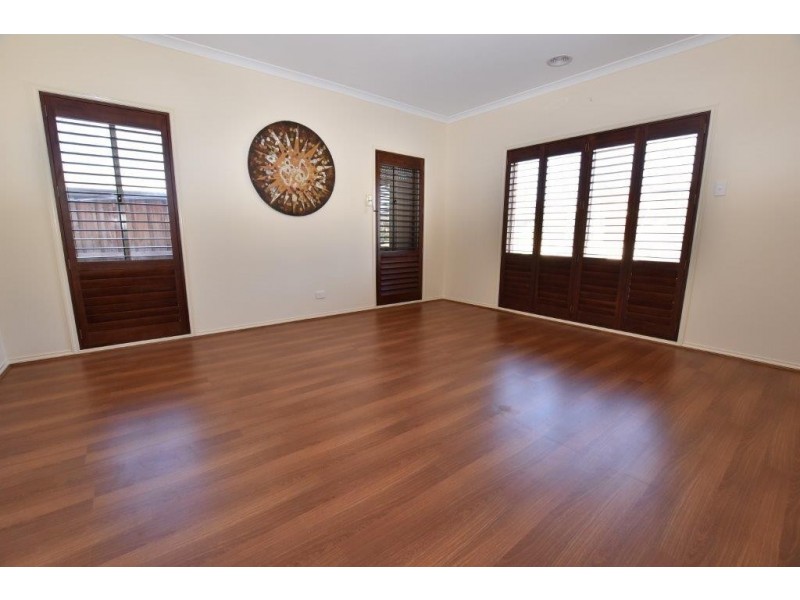 31 Whitetop Drive, Point Cook VIC 3030