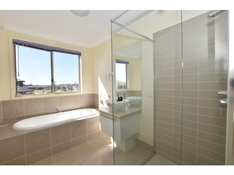 31 Whitetop Drive, Point Cook VIC 3030