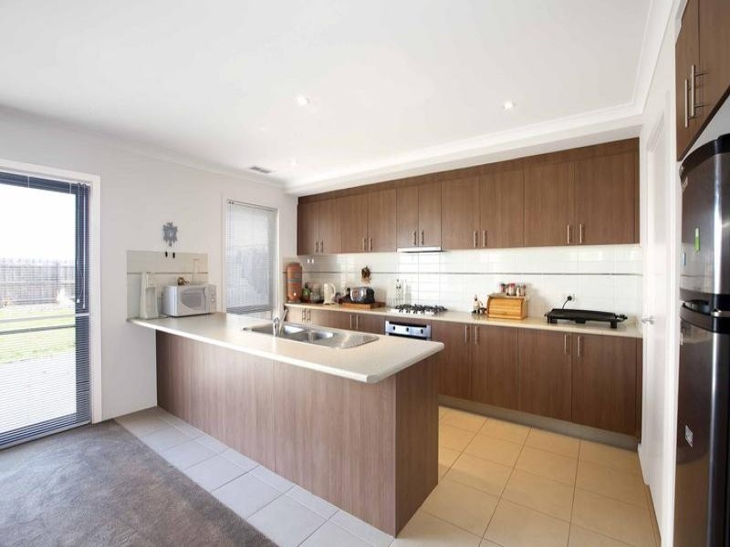 13 Windrest Way, Point Cook VIC 3030