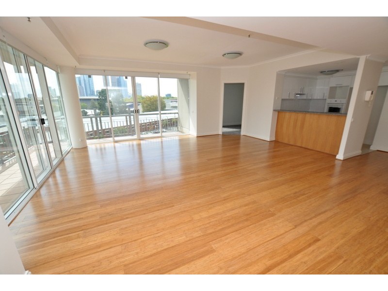 REF 120166/8 Wells Street, Southbank VIC 3006