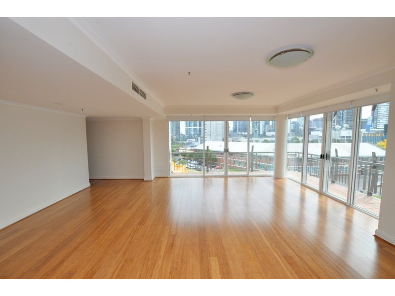 REF 120166/8 Wells Street, Southbank VIC 3006