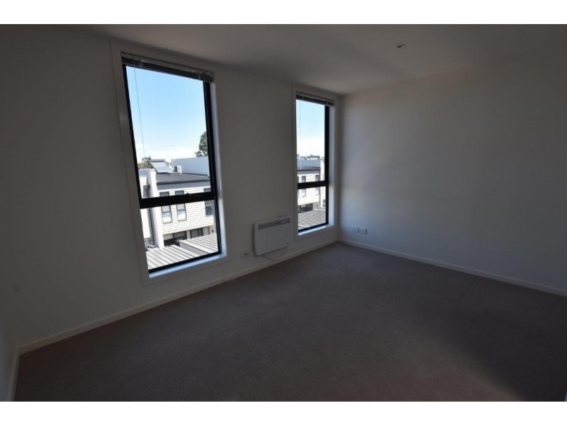 74 Central Park Walk, Cheltenham VIC 3192